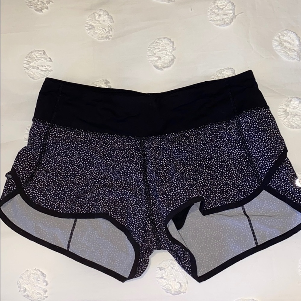 LULULEMON Hotty Hot Short